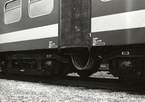 168238 Afbeelding van de verbinding van beide treinstelbakken van het electrische treinstel nr. 1201 (mat. 1957, ...